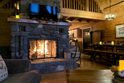 Splendid Cabin with Jacuzzi and Game Space in Maine - Greenville, Maine - glamping.directory