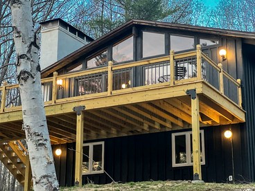 Enjoyable Cabin Nestled Amidst Trees and Barbecue Provided in North Conway, New Hampshire - North Conway, New Hampshire - glamping.directory