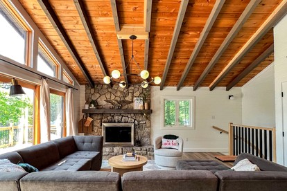 Enjoyable Cabin Nestled Amidst Trees and Barbecue Provided in North Conway, New Hampshire - North Conway, New Hampshire - glamping.directory