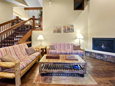 Spacious Mountain Cabin with Amazing Views, Private Hot-Tub and Barbecue in Breckenridge, Colorado - Breckenridge, Colorado - glamping.directory