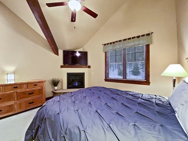 Spacious Mountain Cabin with Amazing Views, Private Hot-Tub and Barbecue in Breckenridge, Colorado - Breckenridge, Colorado - glamping.directory