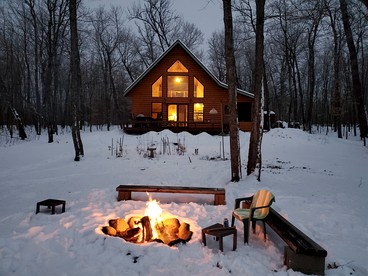 Classic American Getaway in a Lakeside Cabin near Detroit Lakes and Itasca State Park, Minnesota - glamping.directory