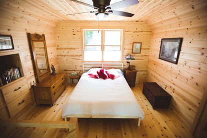 Classic American Getaway in a Lakeside Cabin near Detroit Lakes and Itasca State Park, Minnesota - Ogema, Minnesota - glamping.directory