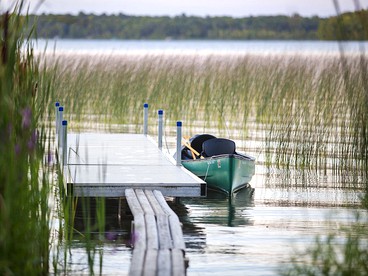 Classic American Getaway in a Lakeside Cabin near Detroit Lakes and Itasca State Park, Minnesota - Ogema, Minnesota - glamping.directory
