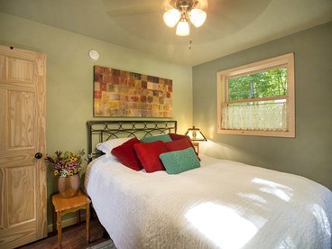 Classic American Getaway in a Lakeside Cabin near Detroit Lakes and Itasca State Park, Minnesota - Ogema, Minnesota - glamping.directory