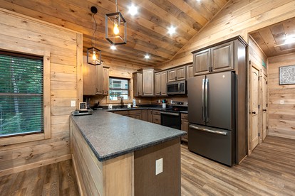 Modern Cabin Rental for 8 with Hot Tub- Ideal for Glamping in the Great Smoky Mountains - Sevierville, Tennessee - glamping.directory