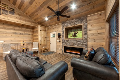 Modern Cabin Rental for 8 with Hot Tub- Ideal for Glamping in the Great Smoky Mountains - Sevierville, Tennessee - glamping.directory