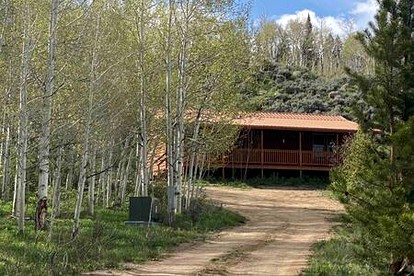 Luxury Mountain Getaway near Routt National Forest in Colorado - Walden, Colorado - glamping.directory