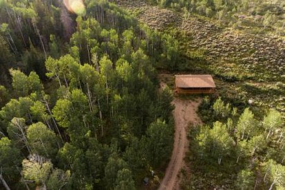 Luxury Mountain Getaway near Routt National Forest in Colorado - Walden, Colorado - glamping.directory