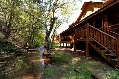 Incredible Cabin Rental for Corporate Retreats and Family Vacations in Tennessee - Pigeon Forge, Tennessee - glamping.directory