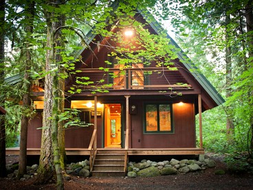 Forest Cabin Rental on the Sandy River near Mt. Hood in Oregon - glamping.directory
