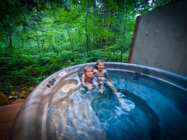 Forest Cabin Rental on the Sandy River near Mt. Hood in Oregon - Rhododendron, Oregon - glamping.directory
