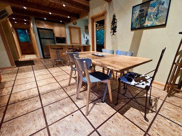 Forest Cabin Rental on the Sandy River near Mt. Hood in Oregon - Rhododendron, Oregon - glamping.directory