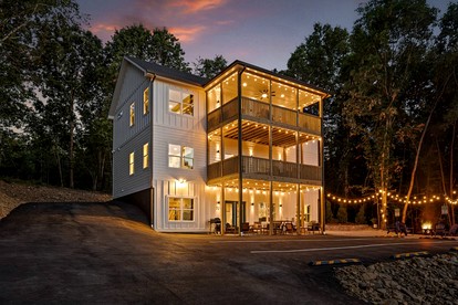 Spacious Vacation Homes with Private Hot Tubs near Chattanooga in Rossville, Georgia - glamping.directory