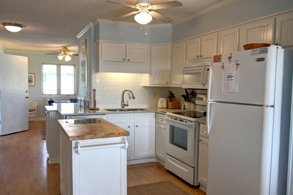 Cozy Beach Getaway with Ocean Views near Wilmington, North Carolina - Holden Beach, North Carolina - glamping.directory