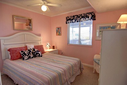 Cozy Beach Getaway with Ocean Views near Wilmington, North Carolina - Holden Beach, North Carolina - glamping.directory