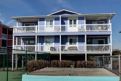 Cozy Beach Getaway with Ocean Views near Wilmington, North Carolina - glamping.directory