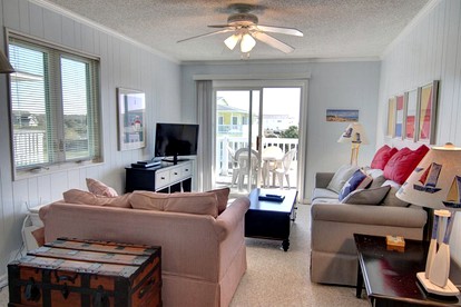 Cozy Beach Getaway with Ocean Views near Wilmington, North Carolina - Holden Beach, North Carolina - glamping.directory