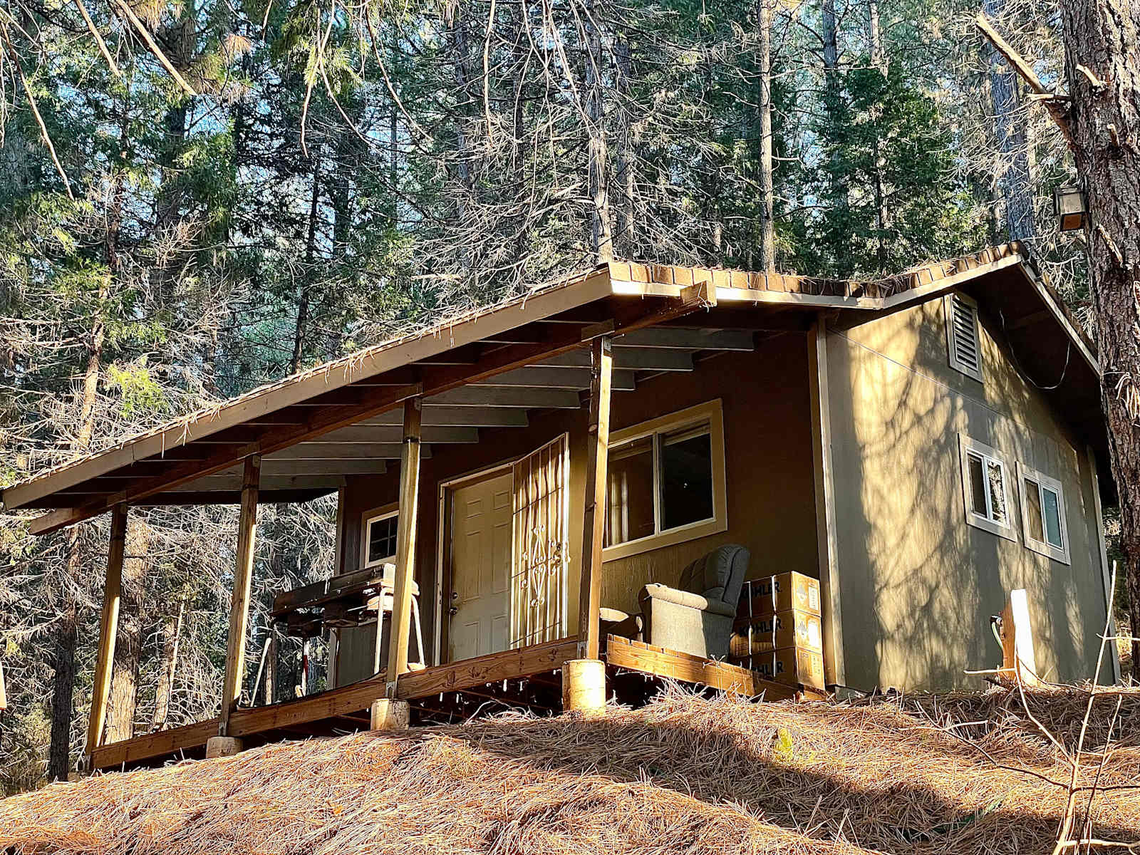 Off-Grid Mtn Getaway in the Pines - glamping.directory
