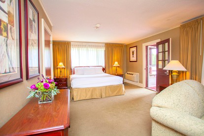 Beautiful Suite Rental in the Litchfield Hills of Connecticut near Mohawk Mountain - Lakeville, Connecticut - glamping.directory