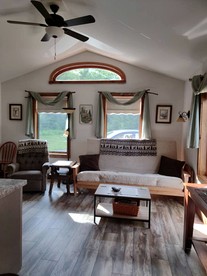 Serene Country Cabin in the Heart of Vermont near the Green Mountains, Perfect for a Weekend in Nature - Hyde Park, Vermont - glamping.directory