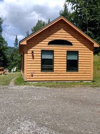 Serene Country Cabin in the Heart of Vermont near the Green Mountains, Perfect for a Weekend in Nature - Hyde Park, Vermont - glamping.directory