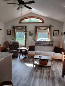 Serene Country Cabin in the Heart of Vermont near the Green Mountains, Perfect for a Weekend in Nature - Hyde Park, Vermont - glamping.directory