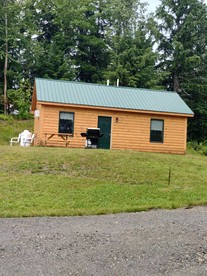 Serene Country Cabin in the Heart of Vermont near the Green Mountains, Perfect for a Weekend in Nature - Hyde Park, Vermont - glamping.directory
