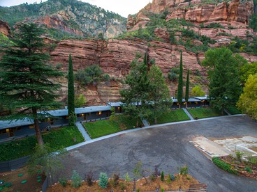 Elegant Cabin with Garden Area in Sedona, Arizona - Sedona, Arizona - glamping.directory
