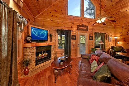 Luxurious Cabin Rental for a Unique Getaway near the Great Smokies, TN - Gatlinburg, Tennessee - glamping.directory