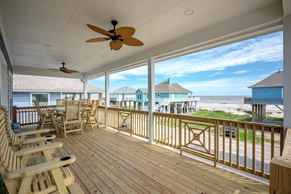 Incredible Pet Friendly Beach House in Crystal Beach, Texas - Crystal Beach, Texas - glamping.directory