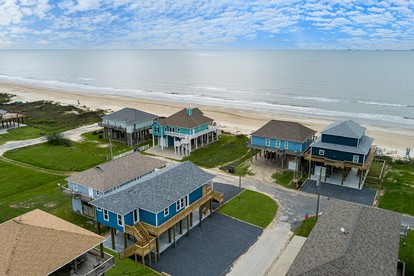 Incredible Pet Friendly Beach House in Crystal Beach, Texas - Crystal Beach, Texas - glamping.directory