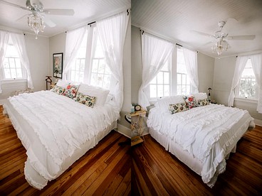 Historic Cottage Rental near Bentsen-Rio Grande Valley State Park in Mission, Texas - Mission, Texas - glamping.directory