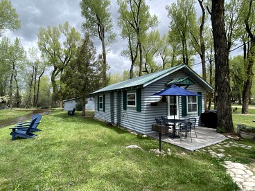 Delightful Secluded Cabin in Riverside, Wyoming - Riverside, Wyoming - glamping.directory