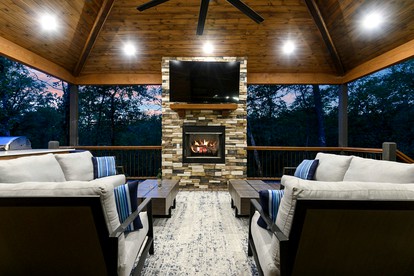 Escape to Elegance: Hochatown's Premier Luxury Cabin for Big Groups and Families - Hochatown, Oklahoma - glamping.directory
