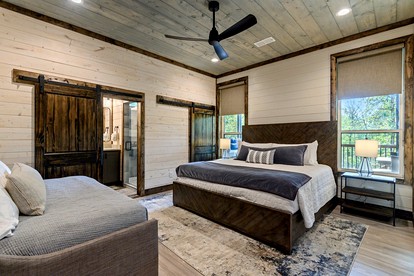Escape to Elegance: Hochatown's Premier Luxury Cabin for Big Groups and Families - Hochatown, Oklahoma - glamping.directory