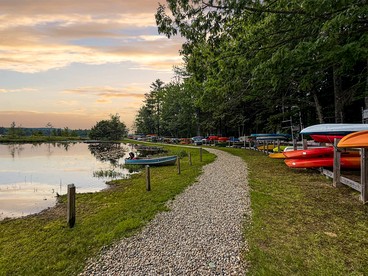Luxury Treetop Mountain Cabin with Private Hot Tub, Infrared Sauna & Game Room Near Pleasant Mountain, Bridgton, Maine - Bridgton, Maine - glamping.directory