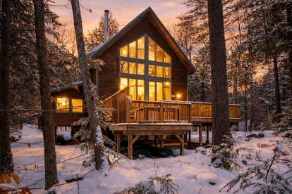 Luxury Treetop Mountain Cabin with Private Hot Tub, Infrared Sauna & Game Room Near Pleasant Mountain, Bridgton, Maine - glamping.directory