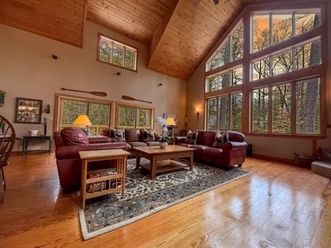 Luxury Treetop Mountain Cabin with Private Hot Tub, Infrared Sauna & Game Room Near Pleasant Mountain, Bridgton, Maine - Bridgton, Maine - glamping.directory