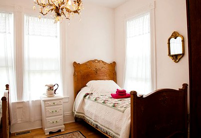 Lovely Bed and Breakfast Accommodation for Two People near Billings, Montana - Hungry Horse, Montana - glamping.directory