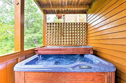 Dreamy Glamping Getaway in Pigeon Forge, at this Mountaintop Cabin Rental for 12 - Pigeon Forge, Tennessee - glamping.directory