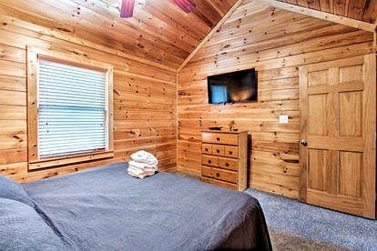 Dreamy Glamping Getaway in Pigeon Forge, at this Mountaintop Cabin Rental for 12 - Pigeon Forge, Tennessee - glamping.directory