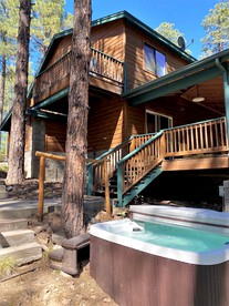 Beautiful Prescott Cabin Rental with a Hot Tub - glamping.directory