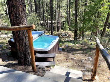 Beautiful Prescott Cabin Rental with a Hot Tub - Prescott, Arizona - glamping.directory