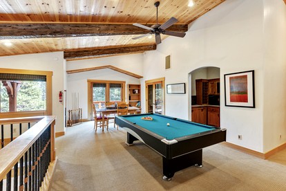 Luxury Cabin with a Private Hot Tub in Tahoe Donner, California - Truckee, California - glamping.directory