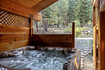 Luxury Cabin with a Private Hot Tub in Tahoe Donner, California - Truckee, California - glamping.directory