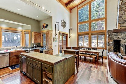 Luxury Cabin with a Private Hot Tub in Tahoe Donner, California - Truckee, California - glamping.directory