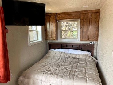 Cozy Cabin for Glamping Stay on Lake Godstone, Texas - Graford, Texas - glamping.directory