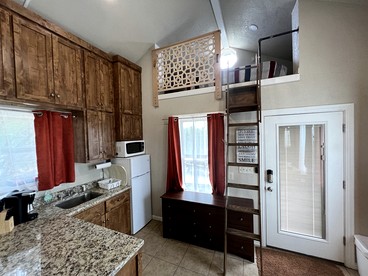 Cozy Cabin for Glamping Stay on Lake Godstone, Texas - Graford, Texas - glamping.directory