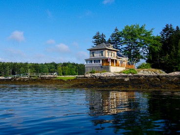 Incredible Cottage Vacation Rental in Mid Coast Maine with Private Beach near Brunswick, Maine - Phippsburg, Maine - glamping.directory